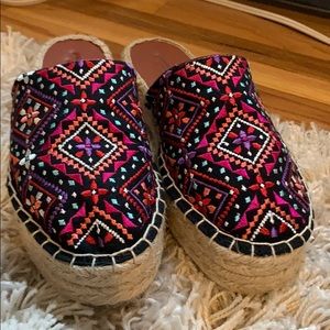 American Eagle Aztec Clogs! NEVER WORN